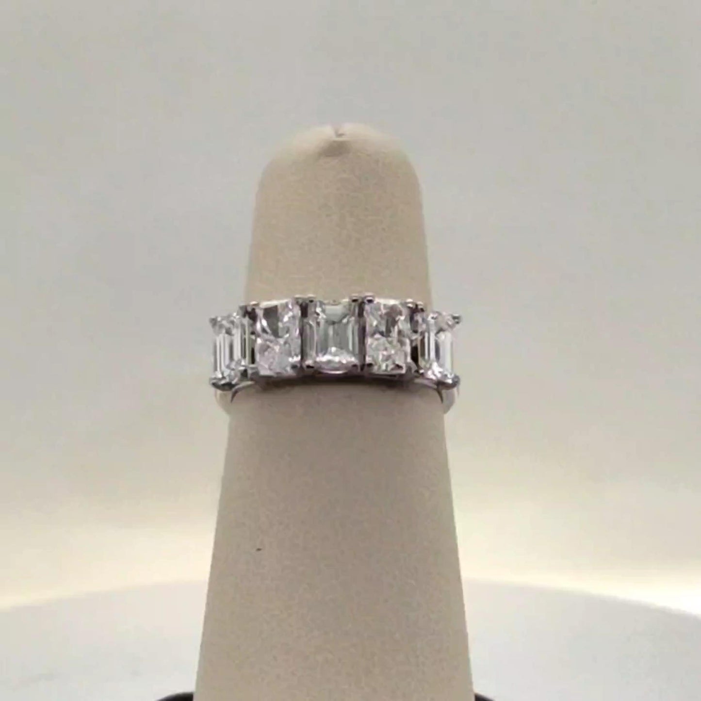 5 DIAMOND PLATINUM BAND 3.06CTW