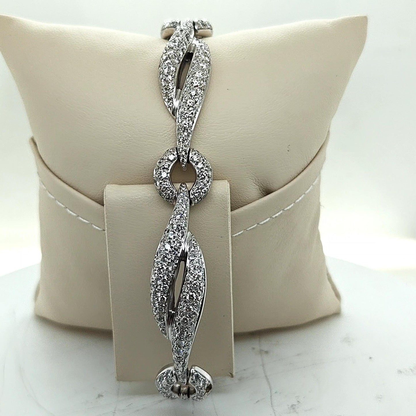 PAVE DIAMOND LINK BRACELET 18K WHITE GOLD