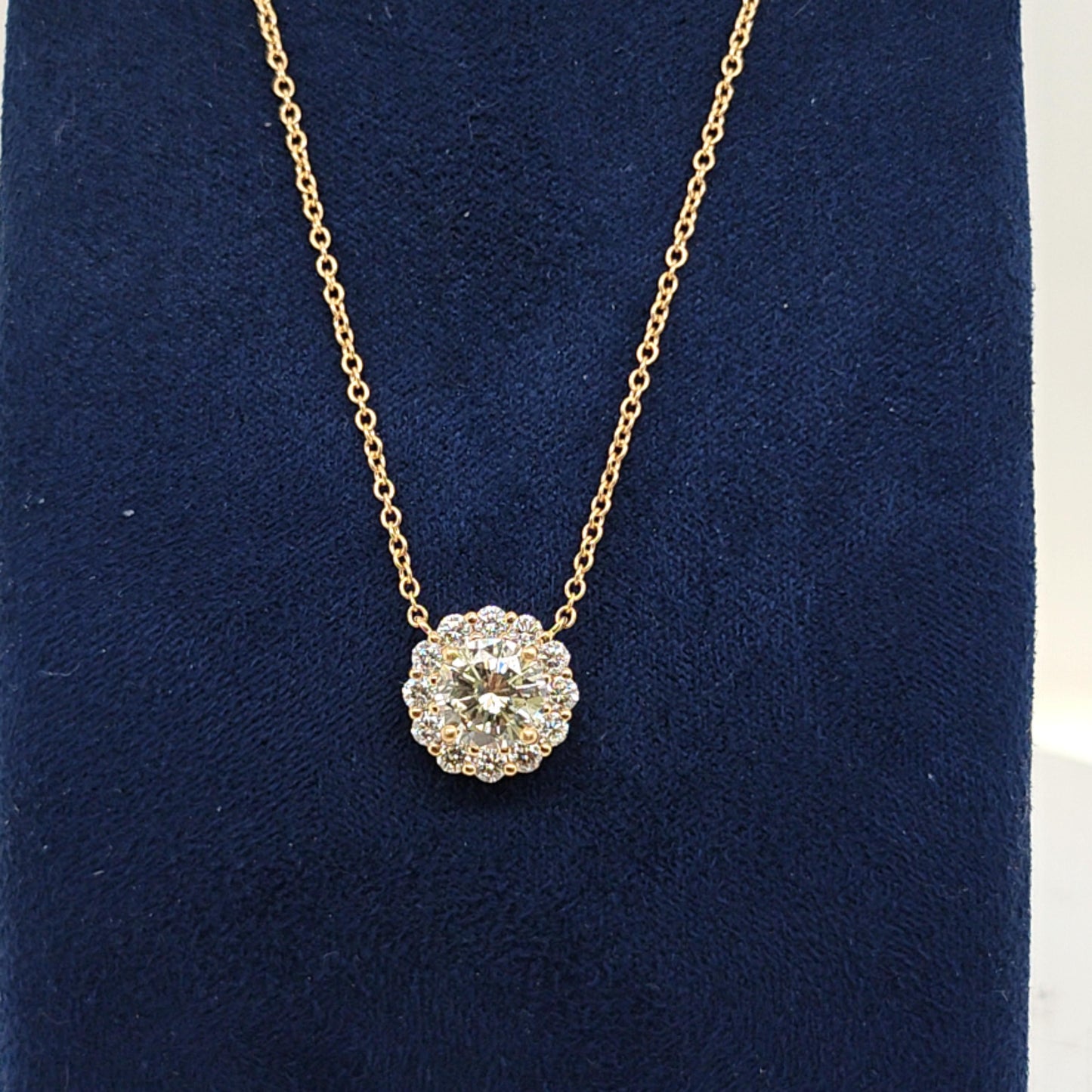 1.08CT PENDANT NECKLACE WITH 0.51CT HALO 18K YELLOW GOLD