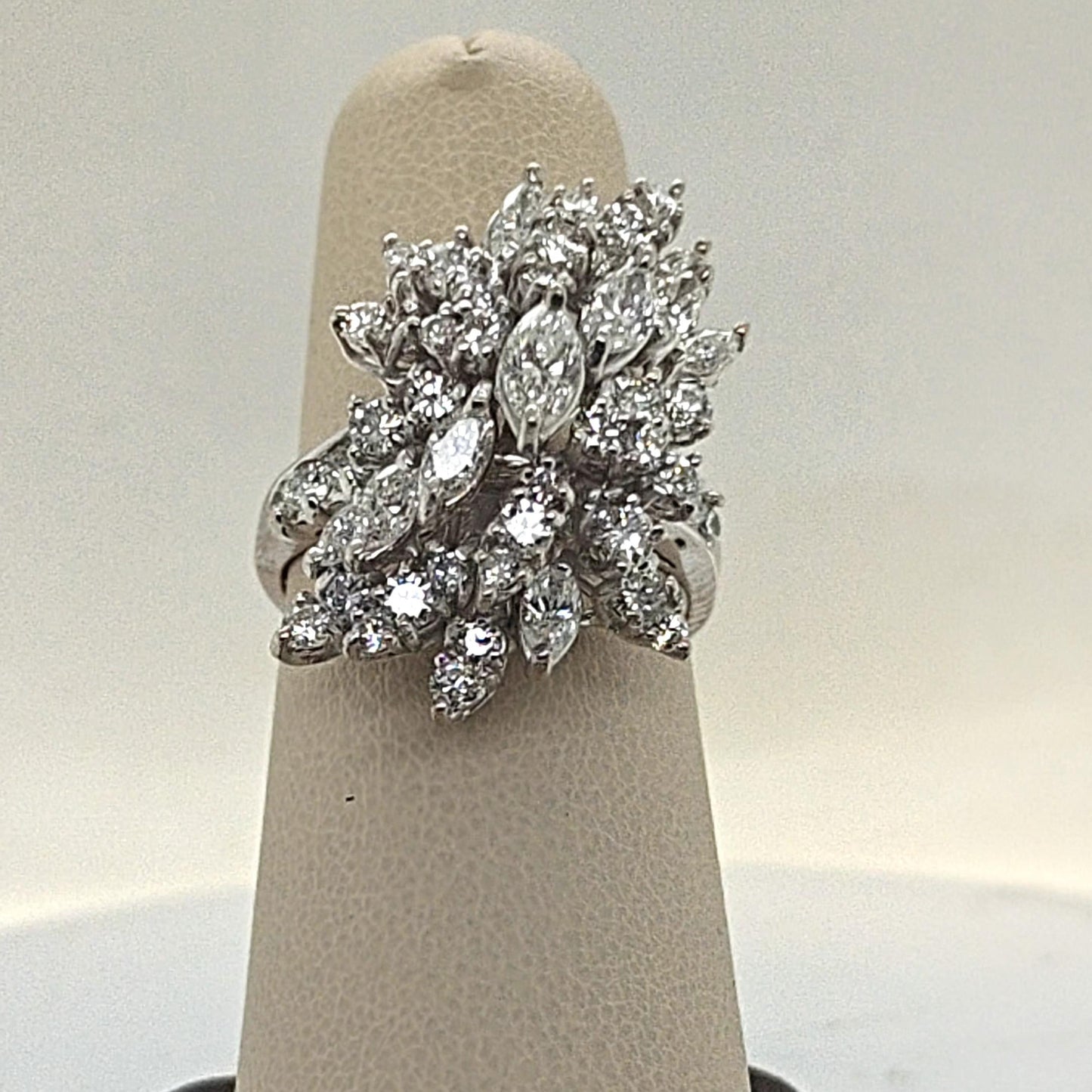 DIAMOND CLUSTER RING 14K WHITE GOLD 3CTW