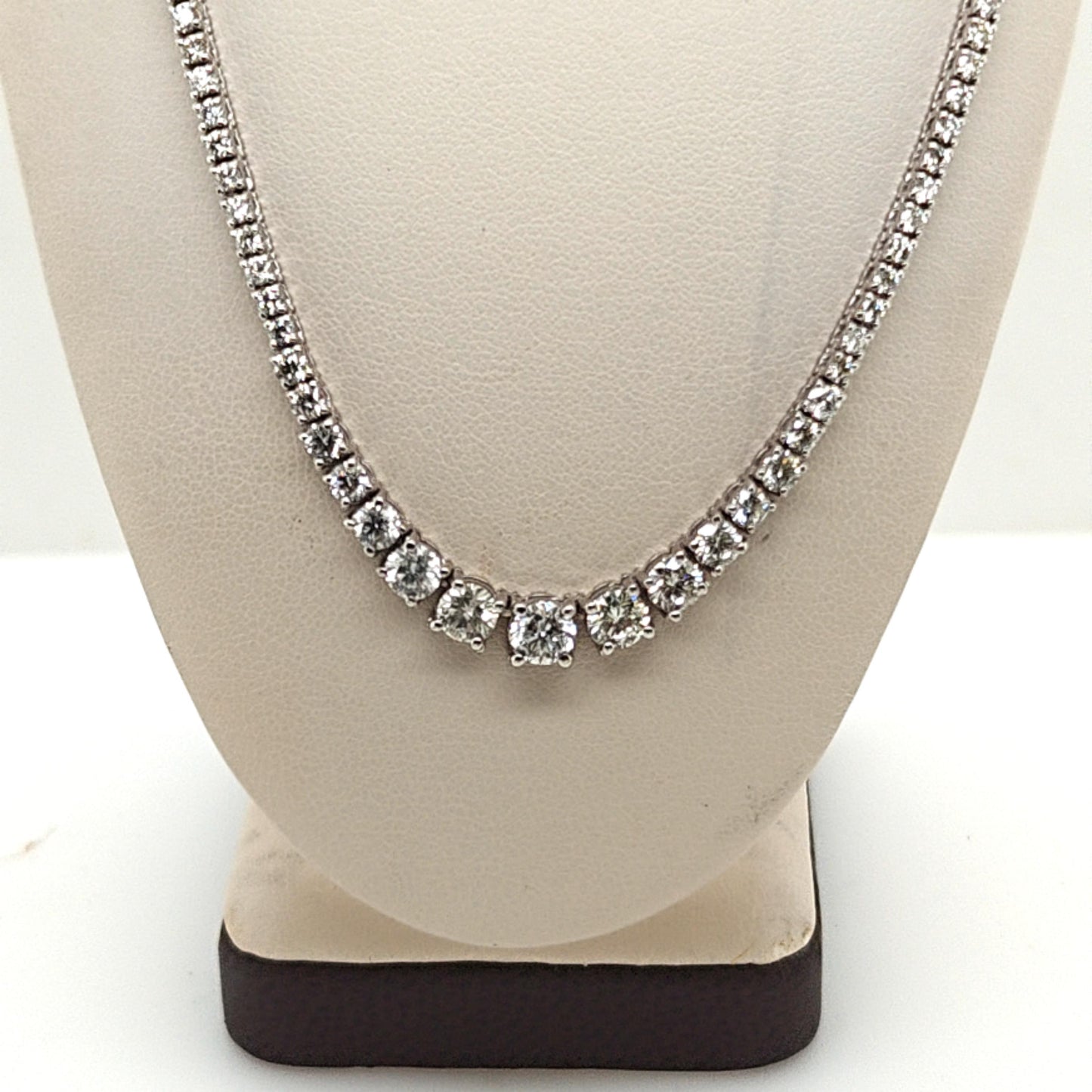 RIVIERA GRADUATED DIAMOND TENNIS NECKLACE WHITE GOLD 8.10CT