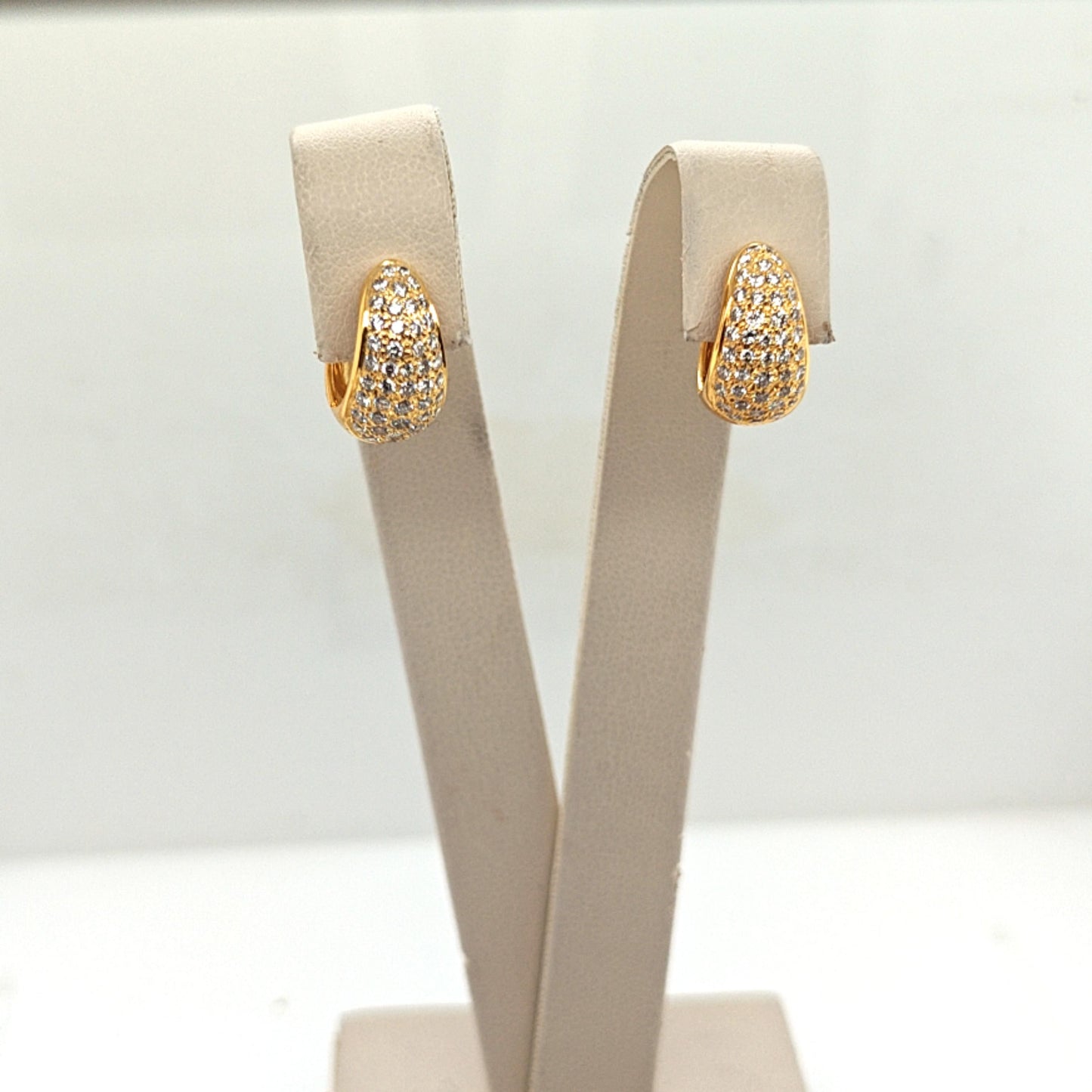 DIAMOND HUGGIE EARRINGS YELLOW GOLD 1.65CT