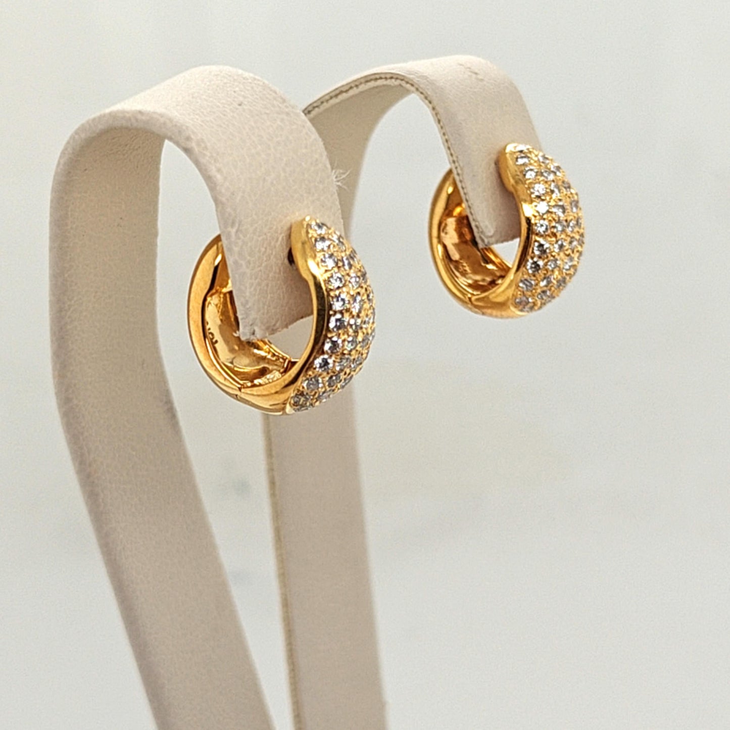 DIAMOND HUGGIE EARRINGS YELLOW GOLD 1.65CT