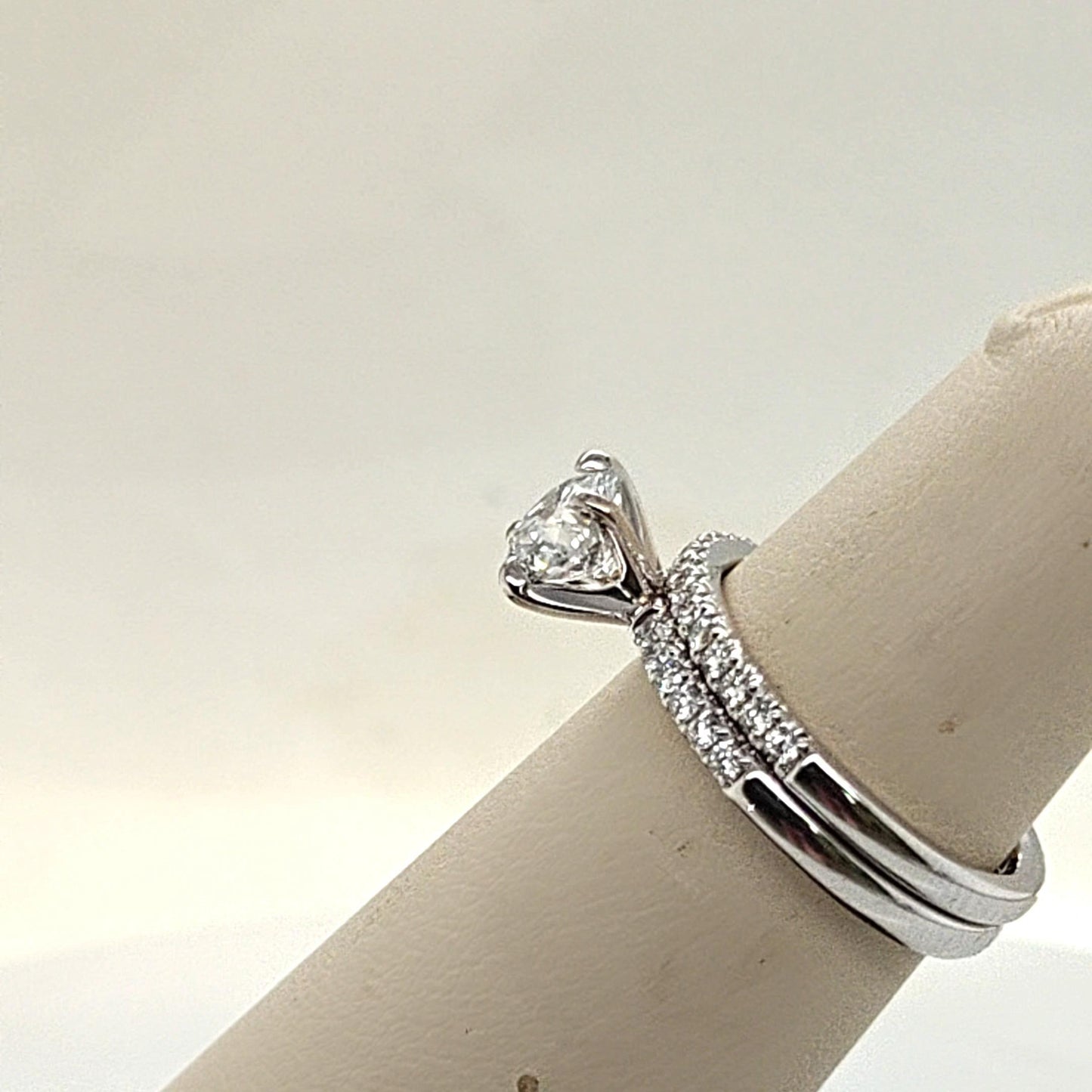 DIAMOND ENGAGEMENT RING SET WITH 1.01CT ROUND GIA D-SI2 WHITE GOLD