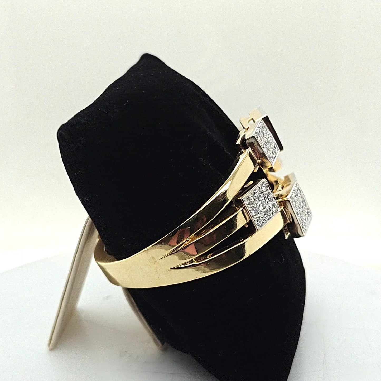 LARGE DIAMOND BANGLE YELLOW GOLD