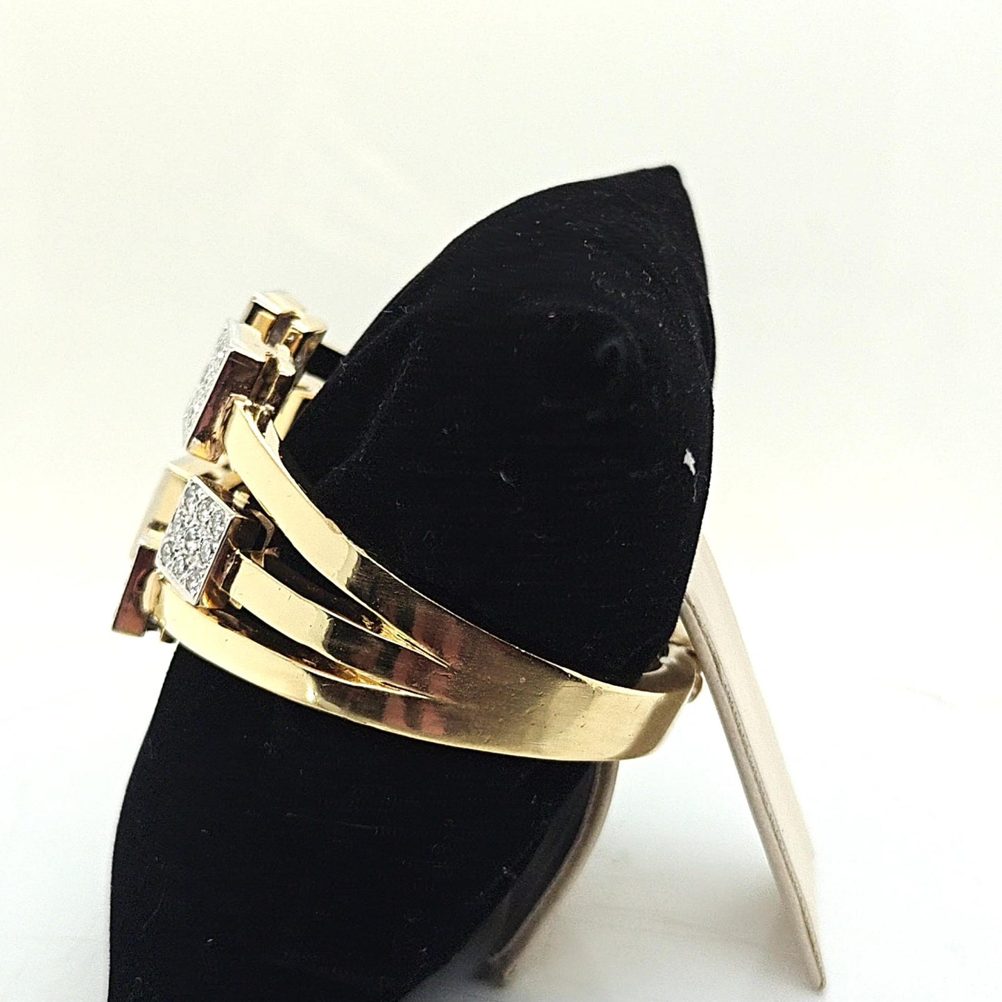 LARGE DIAMOND BANGLE YELLOW GOLD