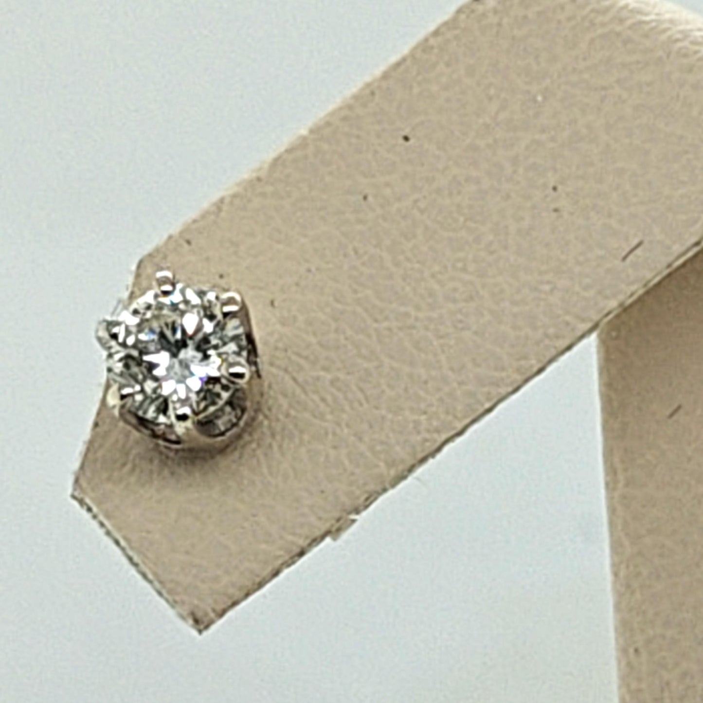 DIAMOND STUDS WHITE GOLD SCREW BACK 0.75CTW