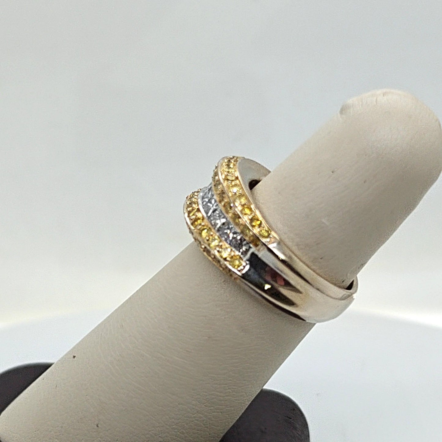 DIAMOND RING BAND FANCY YELLOW AND PRINCES CUT WHITE GOLD