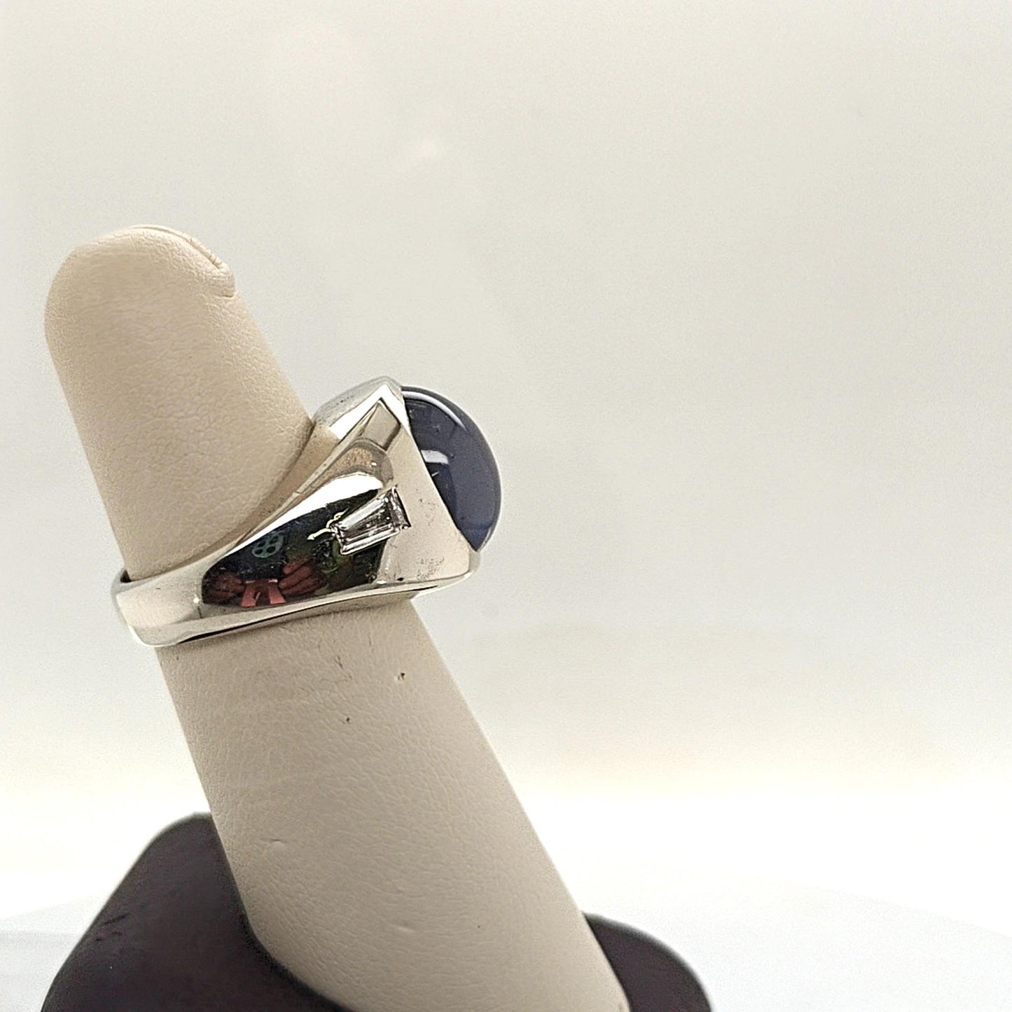 STAR SAPPHIRE AND DIAMOND MENS RING WHITE GOLD