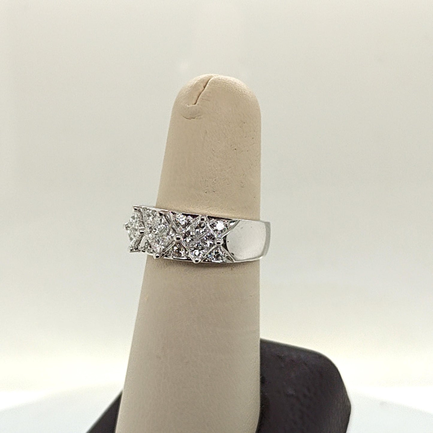 DIAMOND CLUSTER BAND RING 1.75CTW WHITE GOLD
