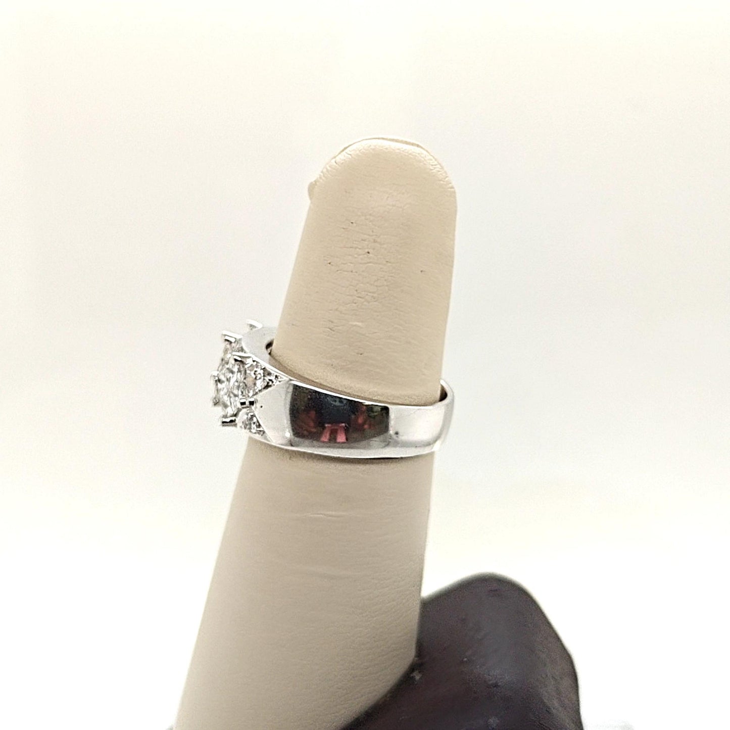 DIAMOND CLUSTER BAND RING 1.75CTW WHITE GOLD
