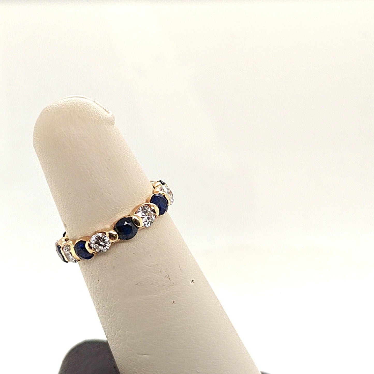 DIAMOND AND SAPPHIRE ETERNITY BAND RING YELLOW GOLD