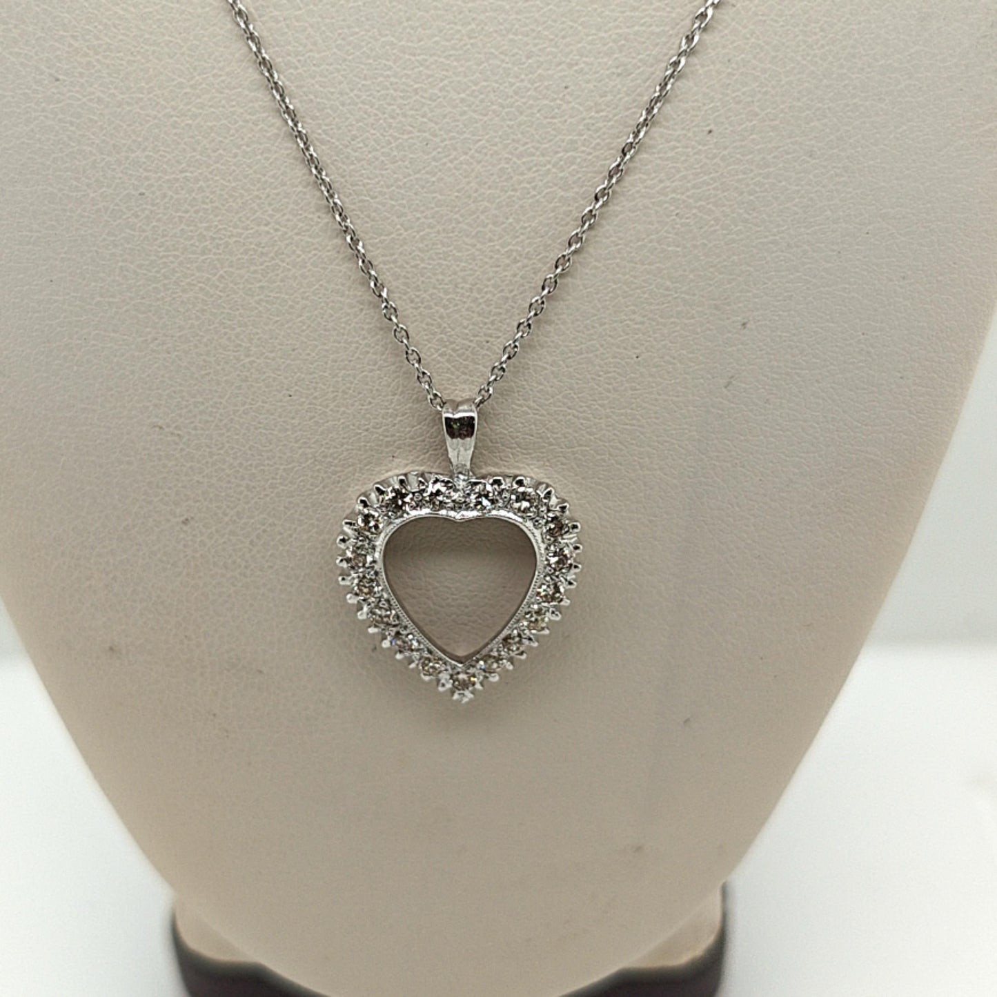 DIAMOND HEART PENDANT NECKLACE WHITE GOLD 0.75CT