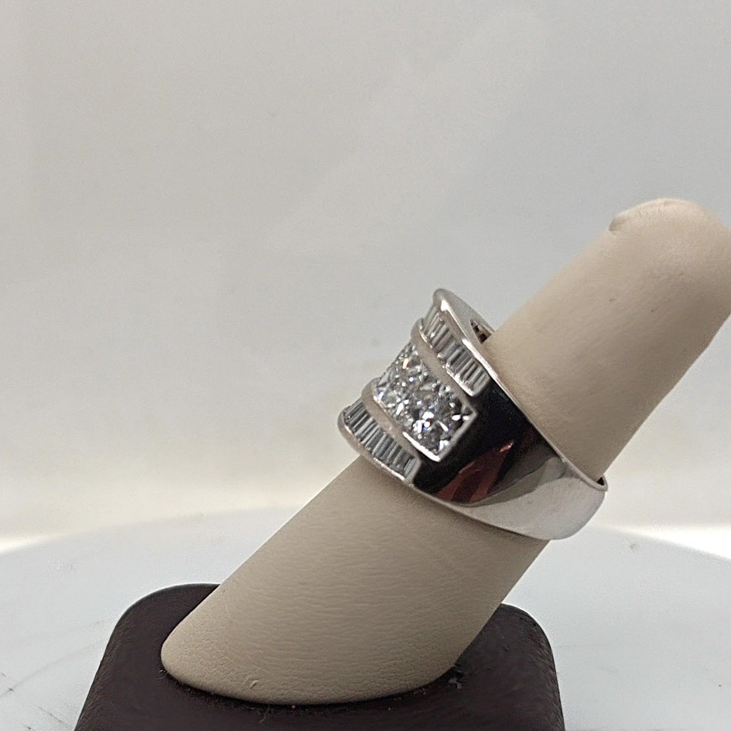 WIDE DIAMOND BAND RING 5.0CT WHITE GOLD