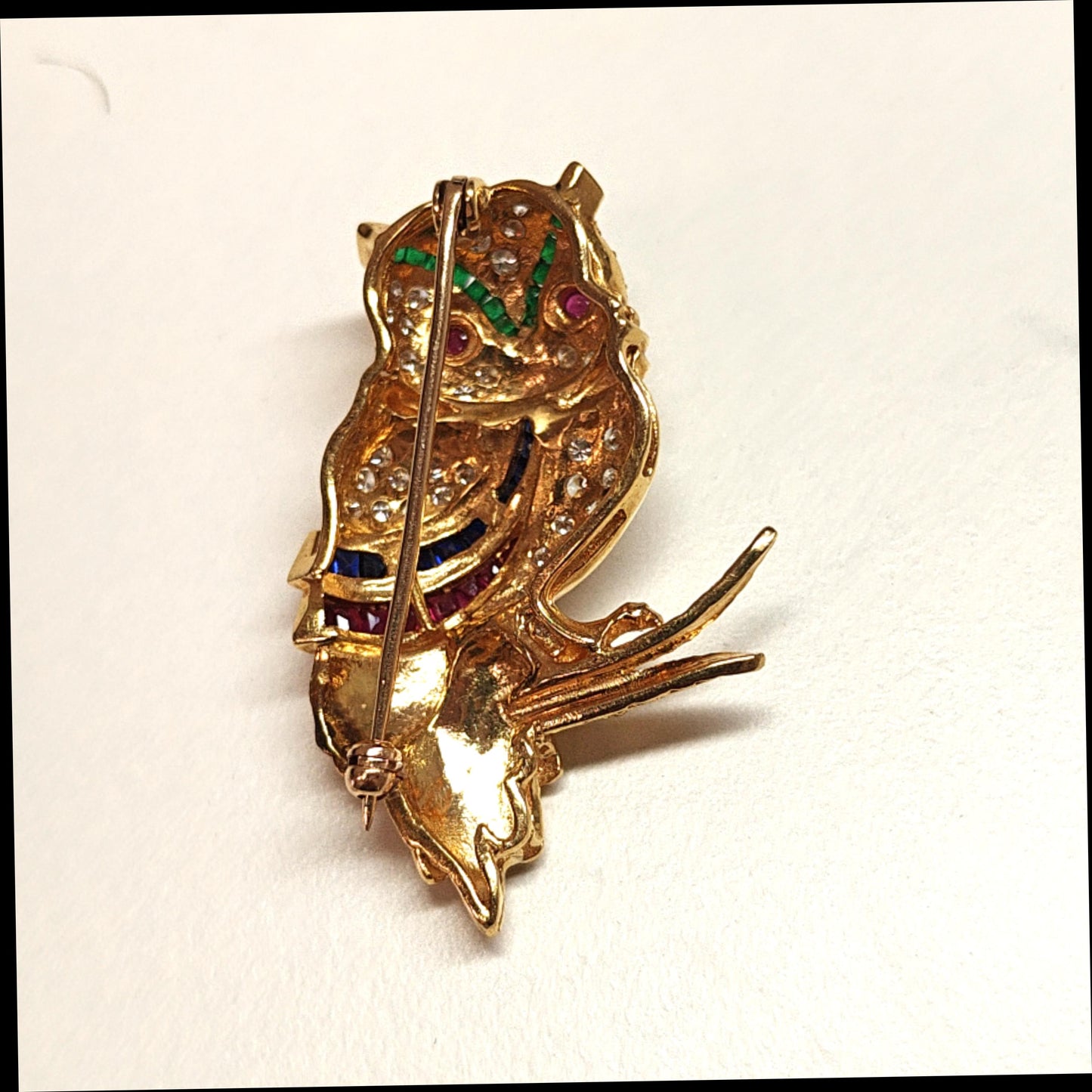 DIAMOND SAPPHIRE AND EMERALD OWL PIN BROOCH YELLOW GOLD