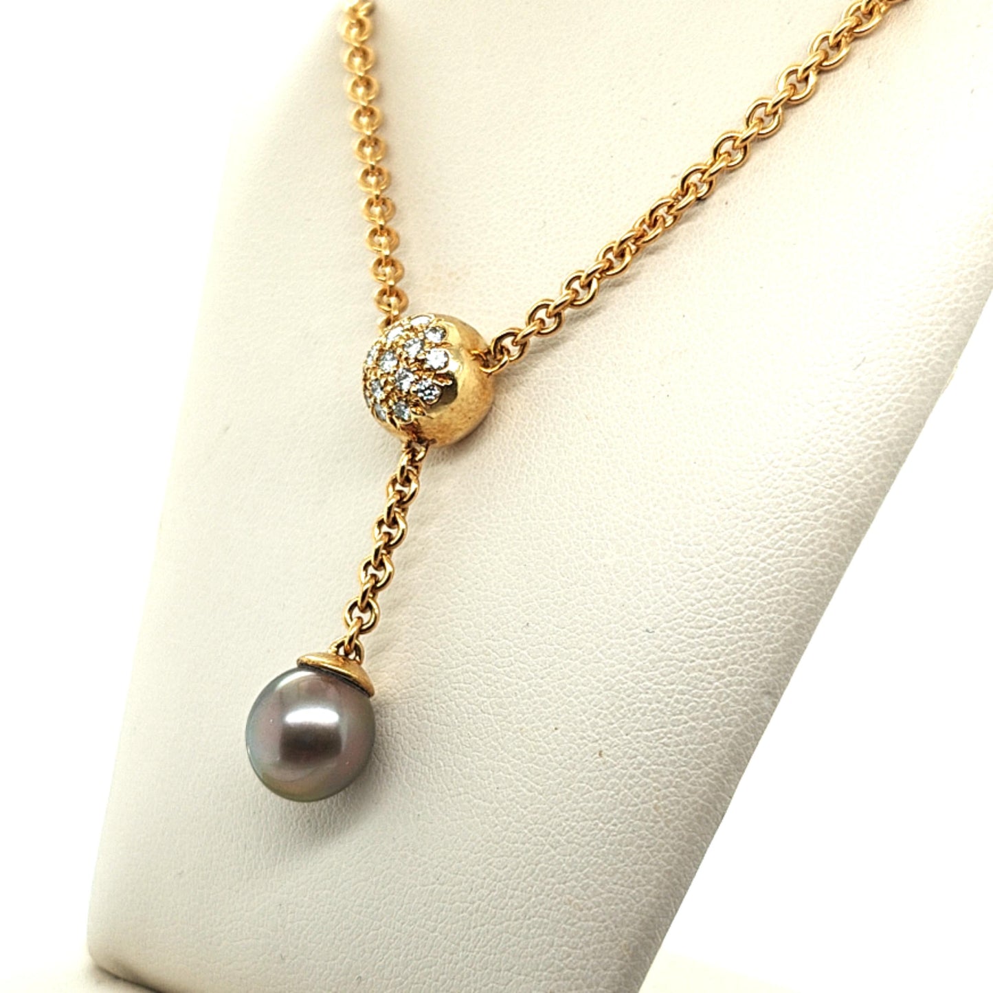 BLACK PEARL AND DIAMOND PENDANT NECKLACE YELLOW GOLD