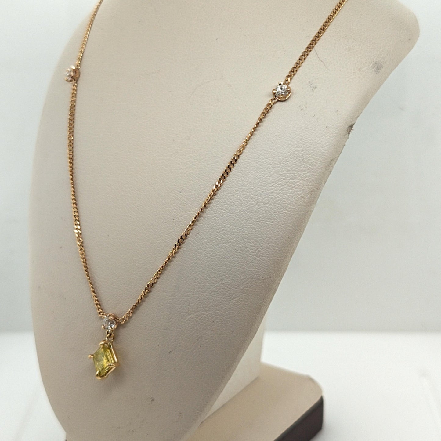 DIAMOND PENDANT NECKLACE FANCY YELLOW 0.71CT YELLOW GOLD