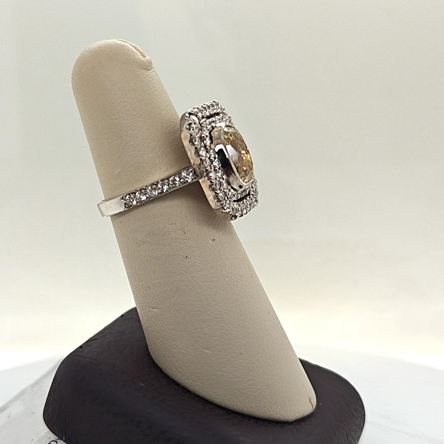 DIAMOND RING LIGHT FANCY YELLOW OVAL 2.68CT WHITE GOLD