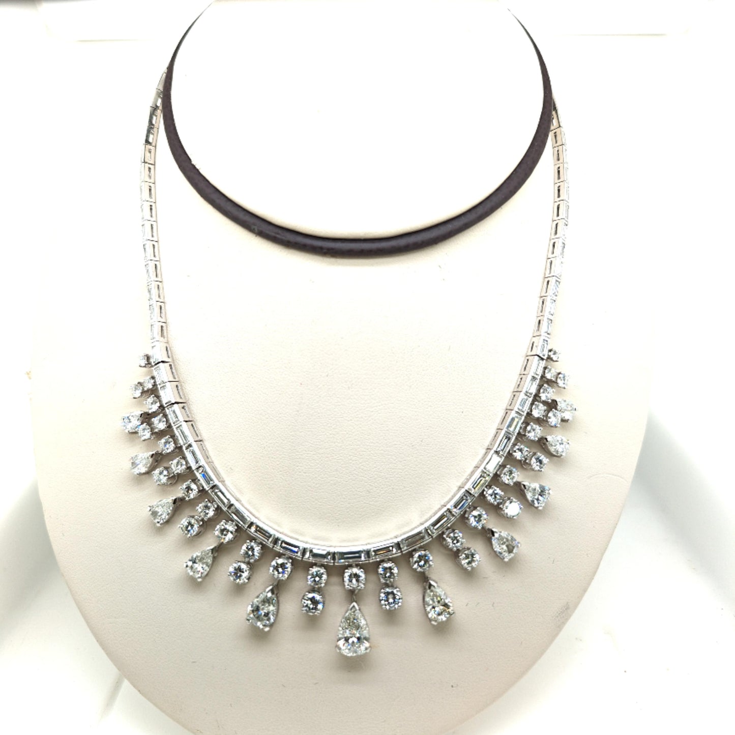 DIAMOND 25.35CT ESTATE NECKLACE IN PLATINUM