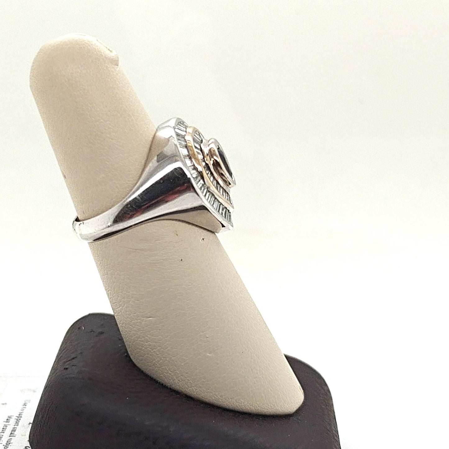 DIAMOND RING HEART SHAPE SAPPHIRE AND BAGUETTE WHITE GOLD