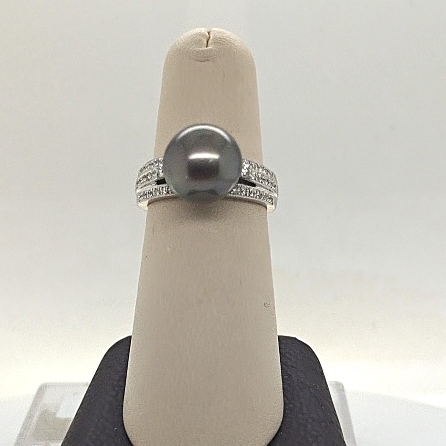 BLACK 11MM PEARL AND DIAMOND RING WHITE GOLD