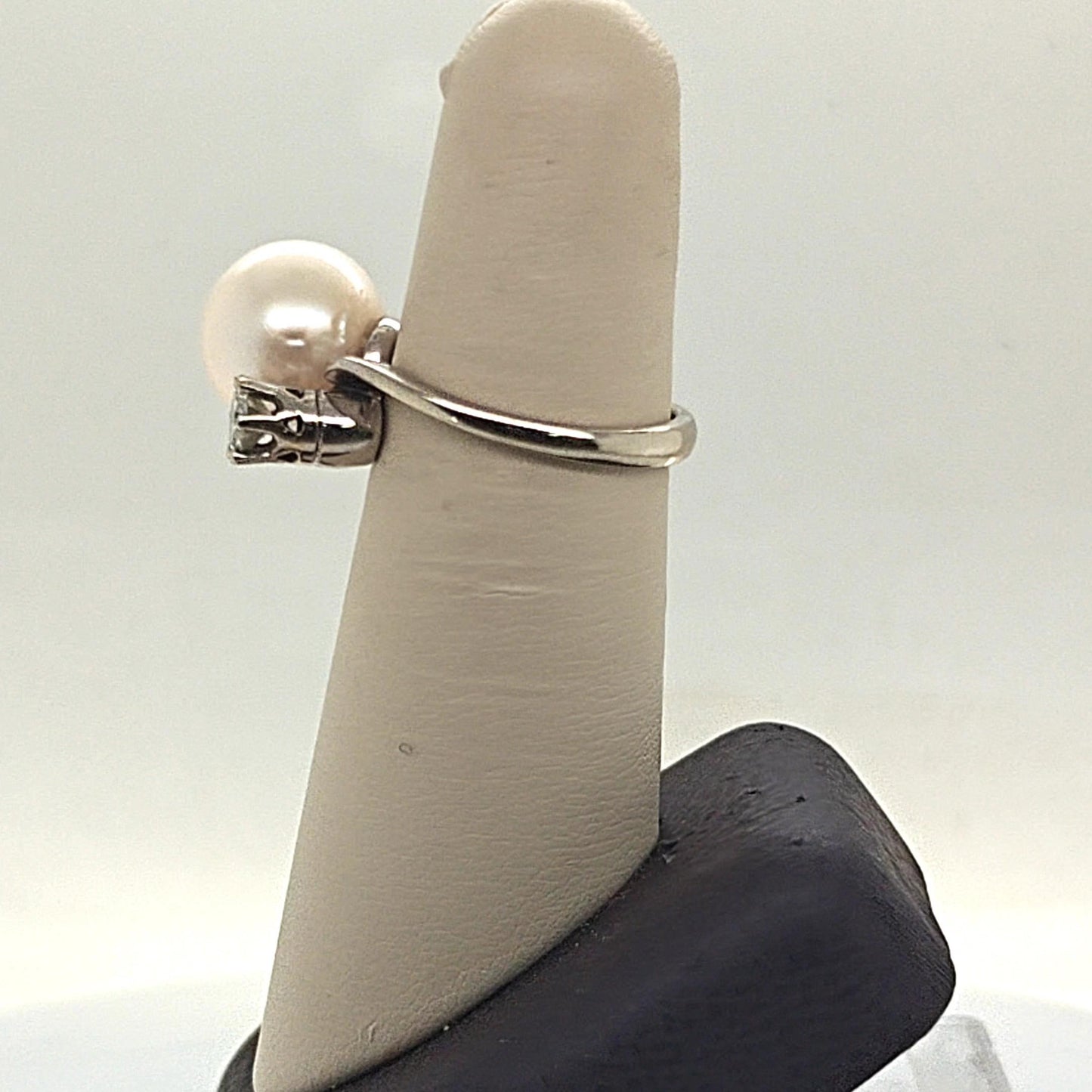 11.3MM PEARL AND DIAMOND RING WHITE GOLD