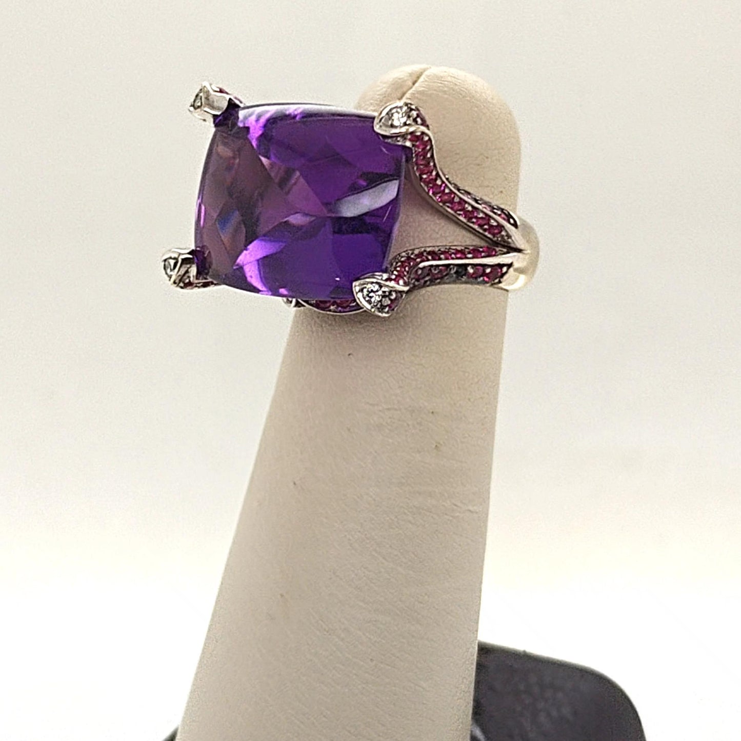 CABOCHON AMETHYST AND RUBELLITE RING WHITE GOLD