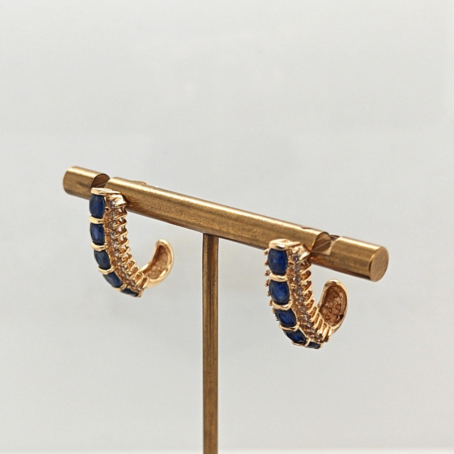 SAPPHIRE AND DIAMOND EARRINGS YELLOW GOLD