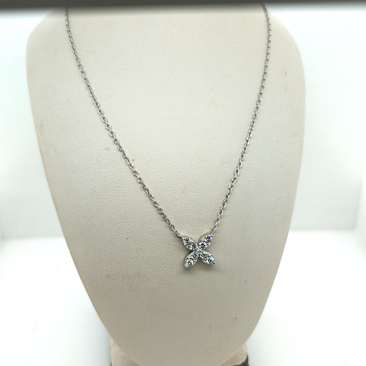 DIAMOND PENDANT NECKLACE QUATREFOIL BLOSSOM 0.44CTW WHITE GOLD