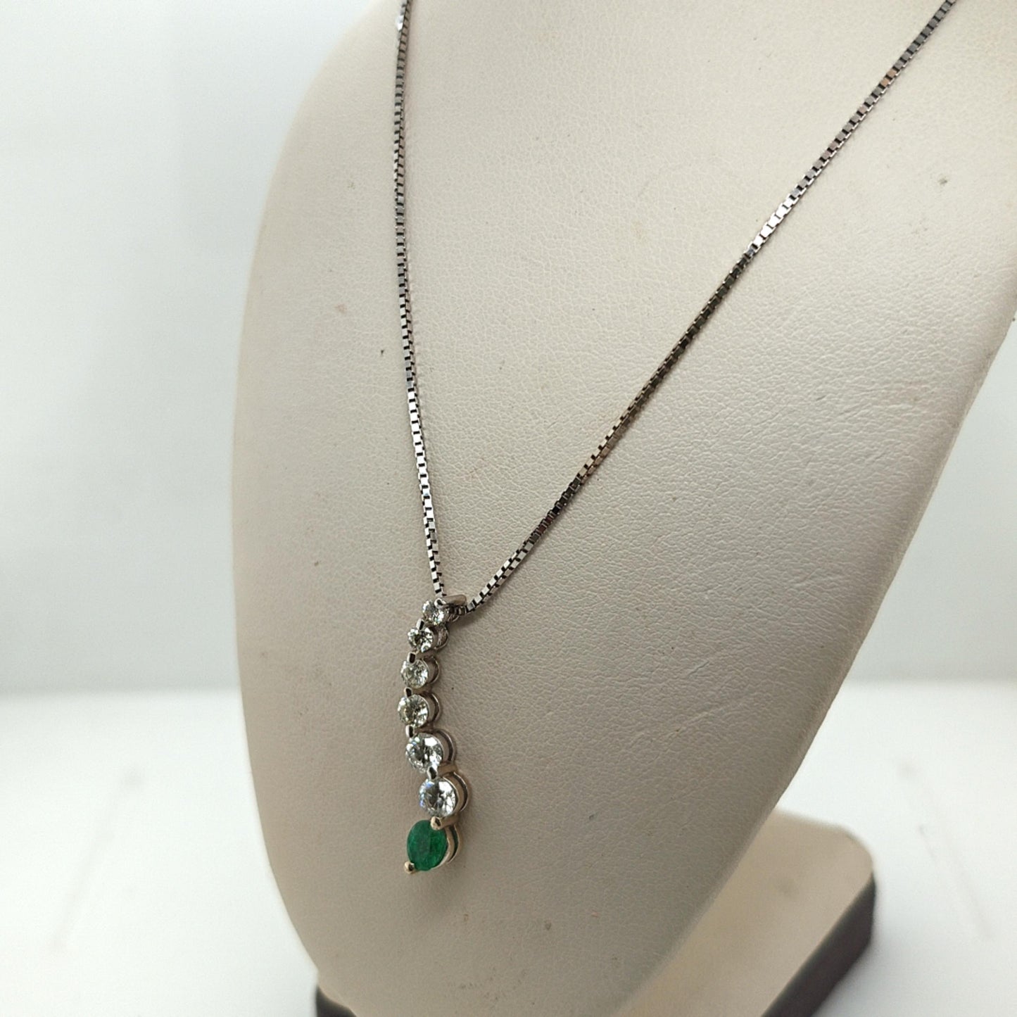 DIAMOND AND EMERALD JOURNEY PENDANT NECKLACE WHITE GOLD