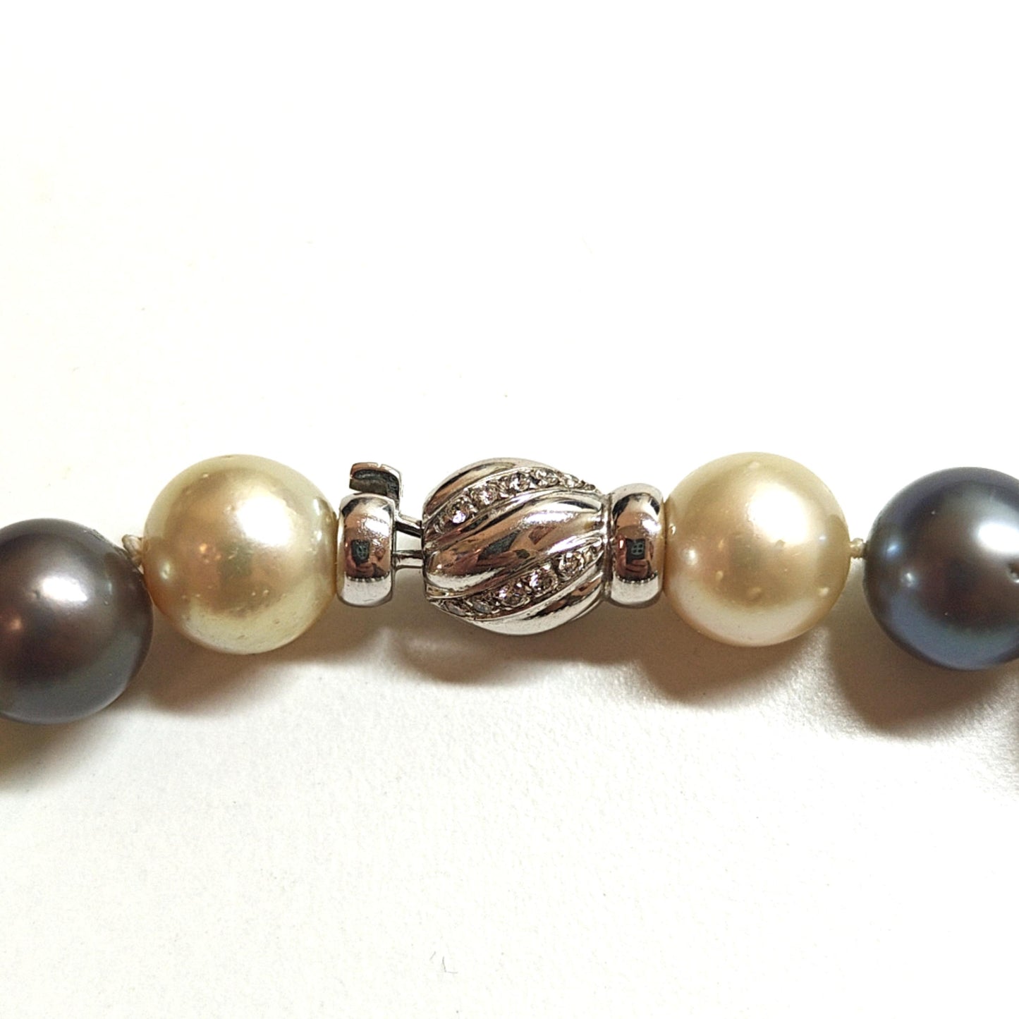 PEARL NECKLACE BLACK AND WHITE PEARLS WITH DIAMOND CLASP