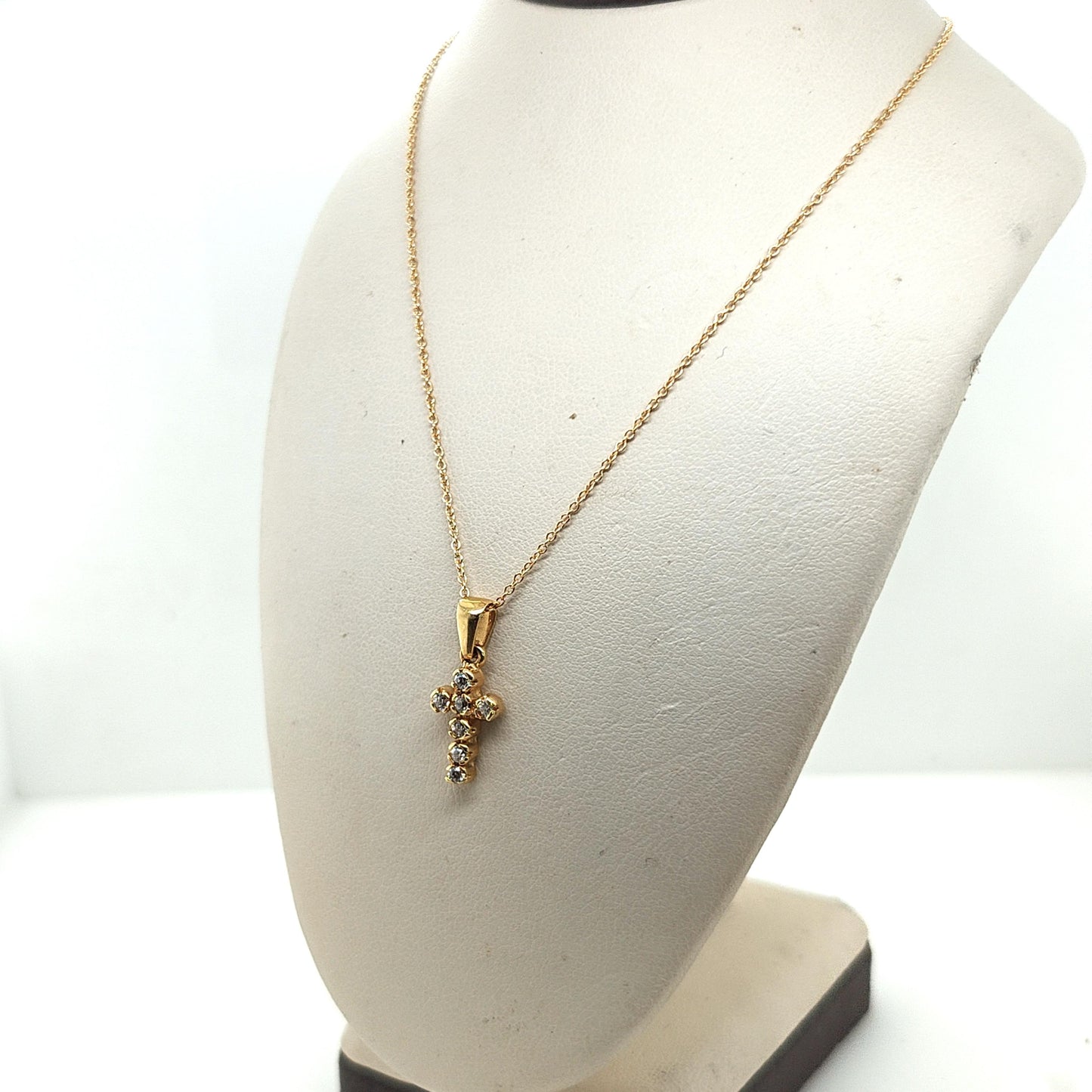 SMALL DIAMOND CROSS PENDANT NECKLACE YELLOW GOLD