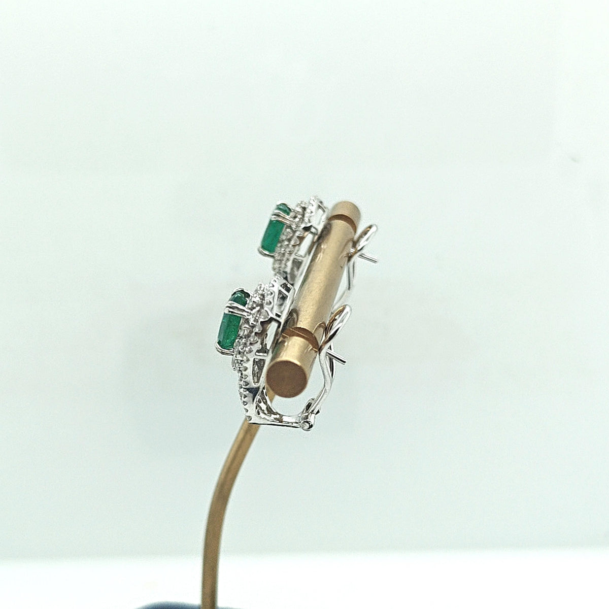 DIAMOND AND OVAL EMERALD EARRINGS WHITE GOLD