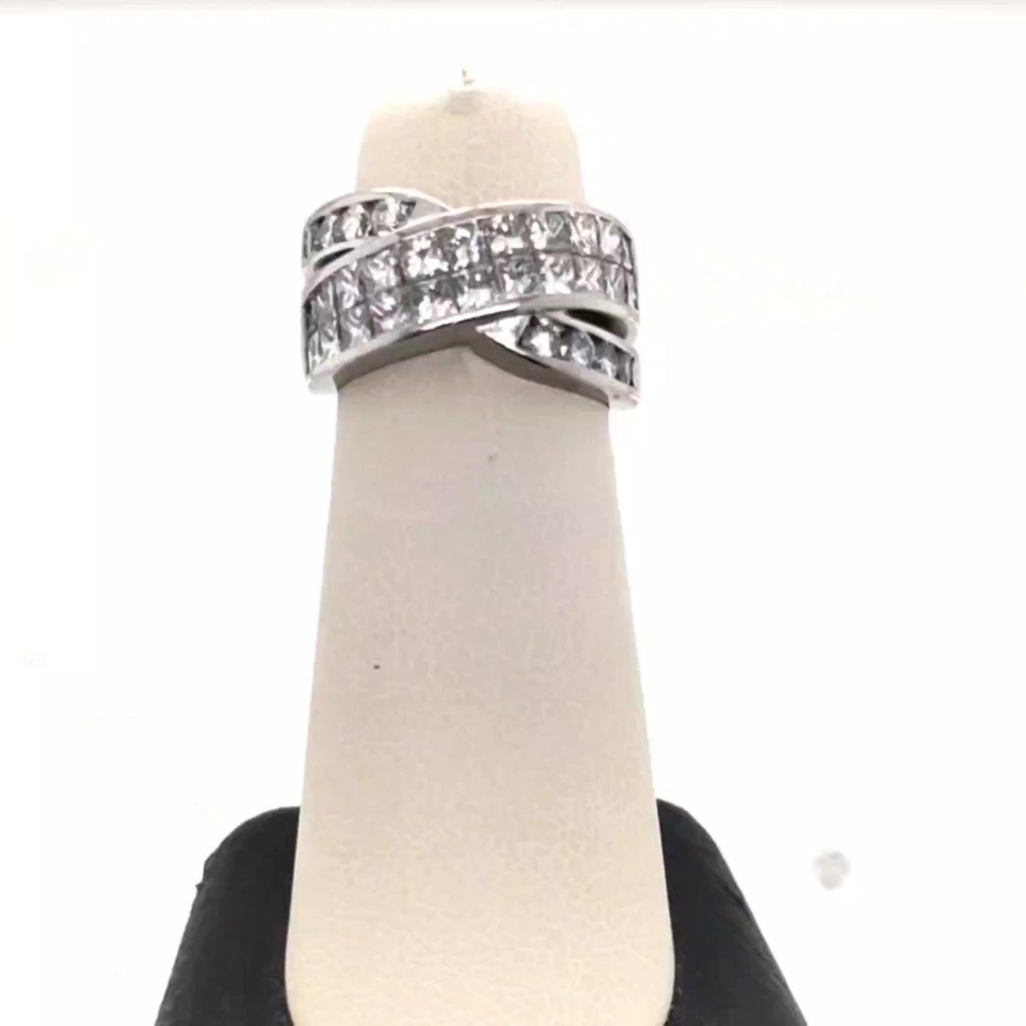Twisted 18K White Gold Diamond Band Invisible and Channel Setting