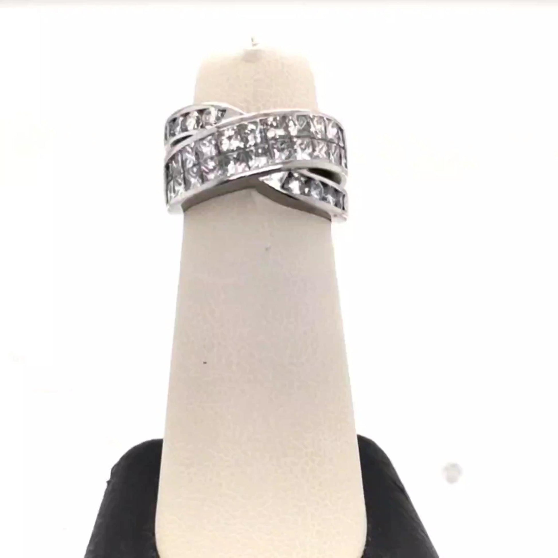 Twisted 18K White Gold Diamond Band Invisible and Channel Setting