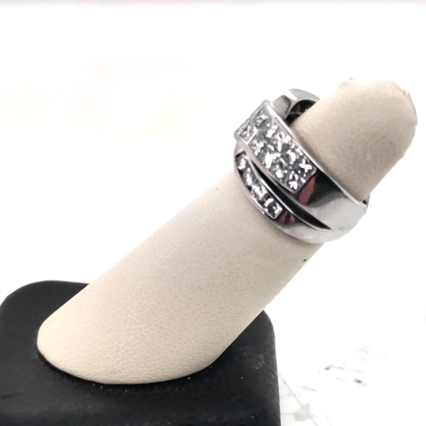 Twisted 18K White Gold Diamond Band Invisible and Channel Setting