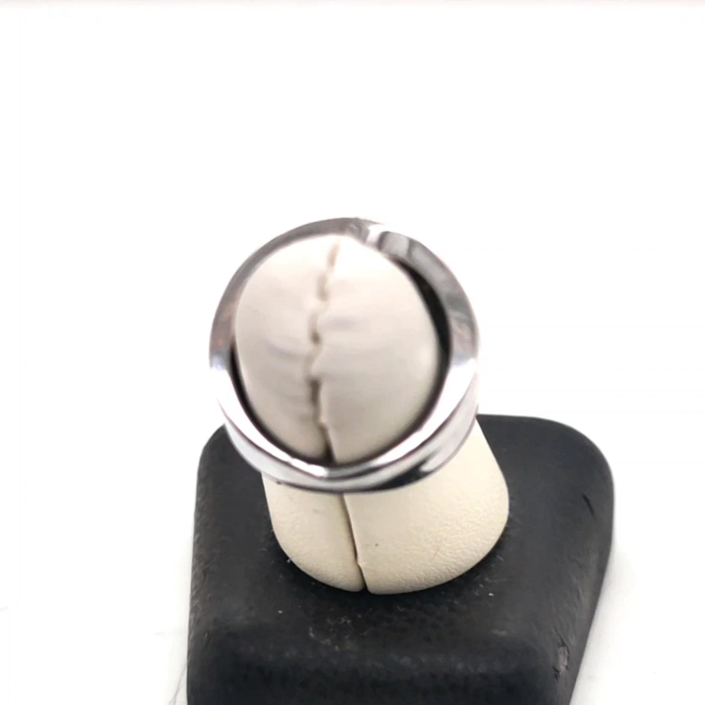 Twisted 18K White Gold Diamond Band Invisible and Channel Setting
