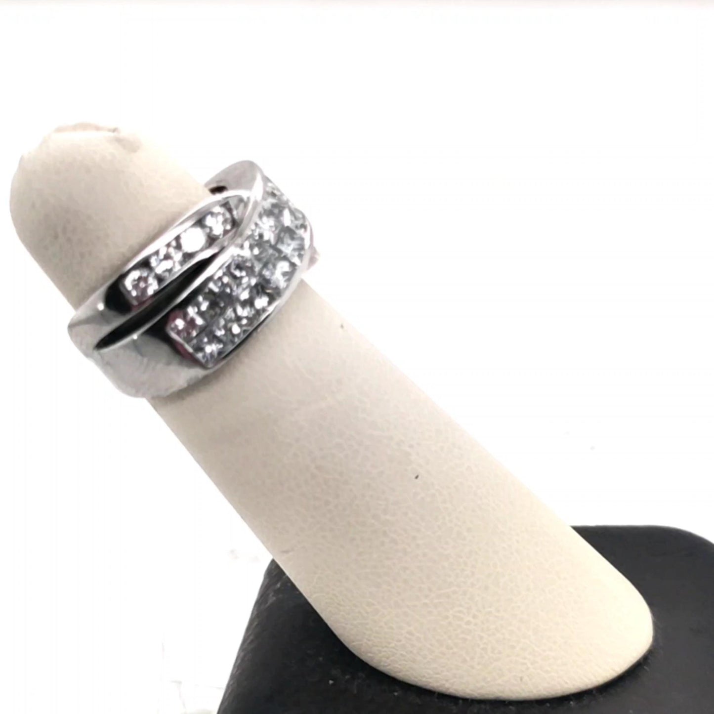 Twisted 18K White Gold Diamond Band Invisible and Channel Setting