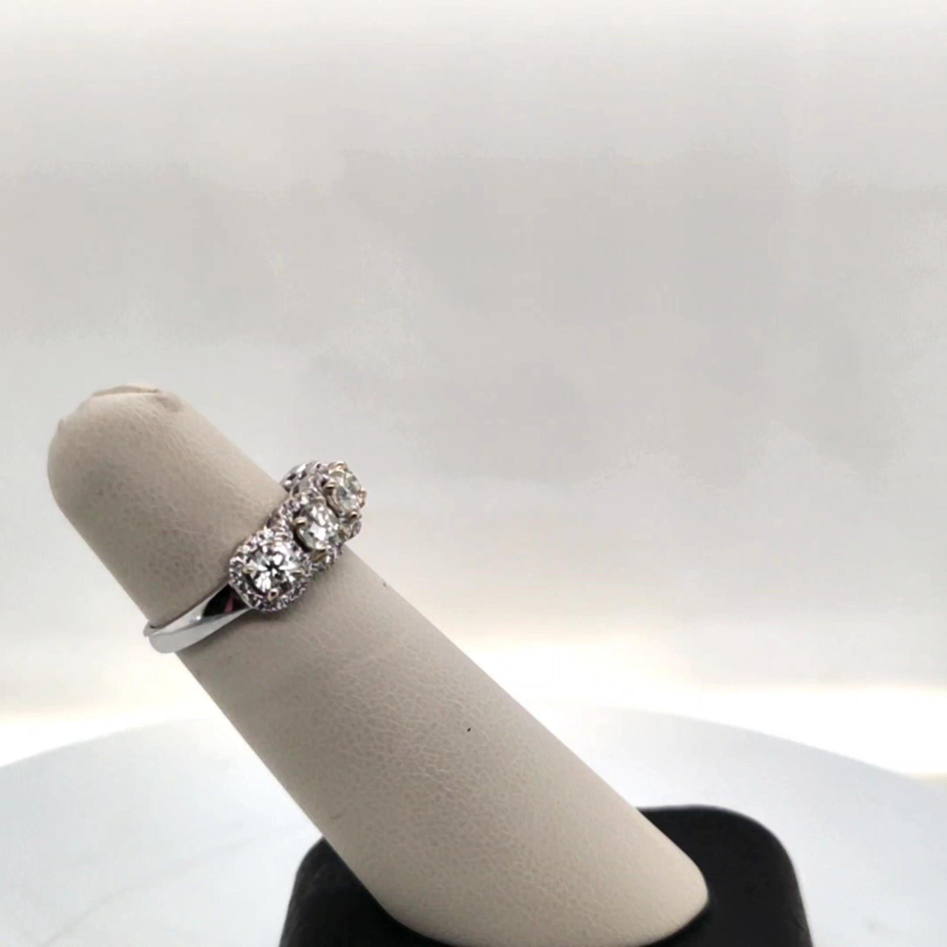 DIAMOND 5 STONE ACCENT BAND 14K WHITE GOLD 2.9CTW