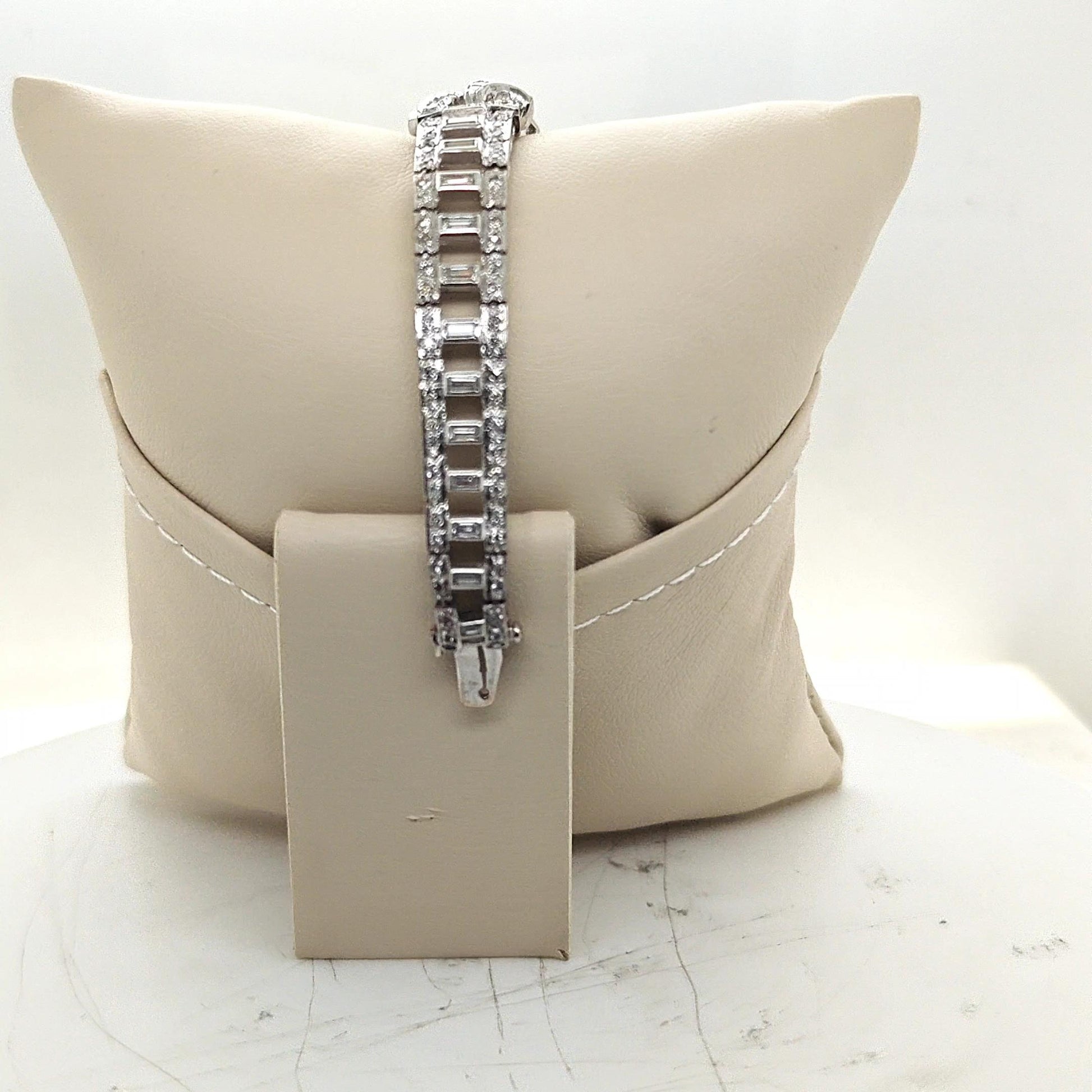 DIAMOND ESTATE BRACELET IN PLATINUM