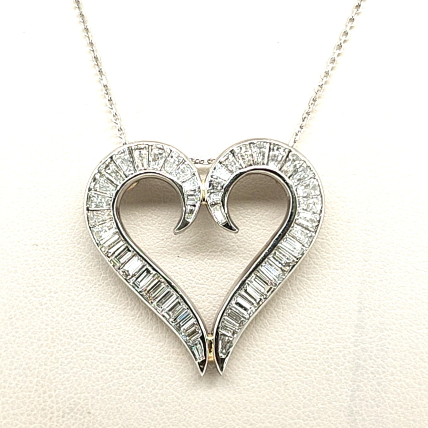 DIAMOND HEART PENDANT NECKLACE BAGUETTES PLATINUM 3.02CT