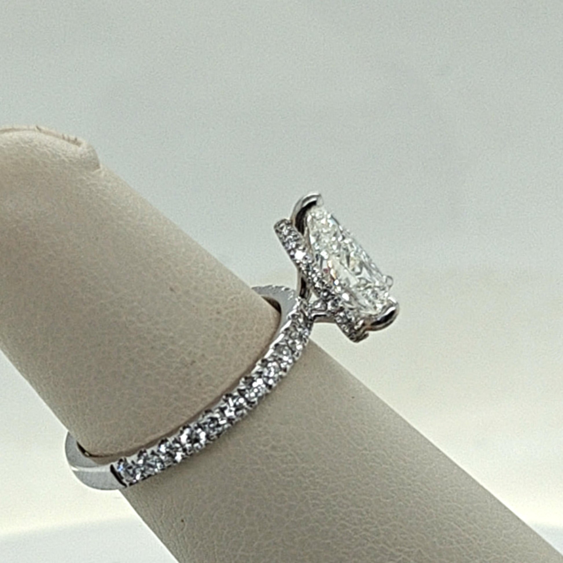 PEAR SHAPE DIAMOND RING WITH HIDDEN HALO 1.56CT