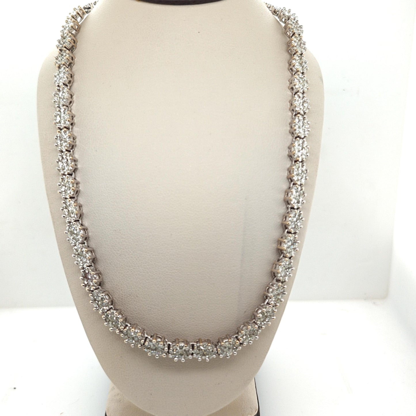 DIAMOND CLUSTER NECKLACE WHITE GOLD 15.26CT