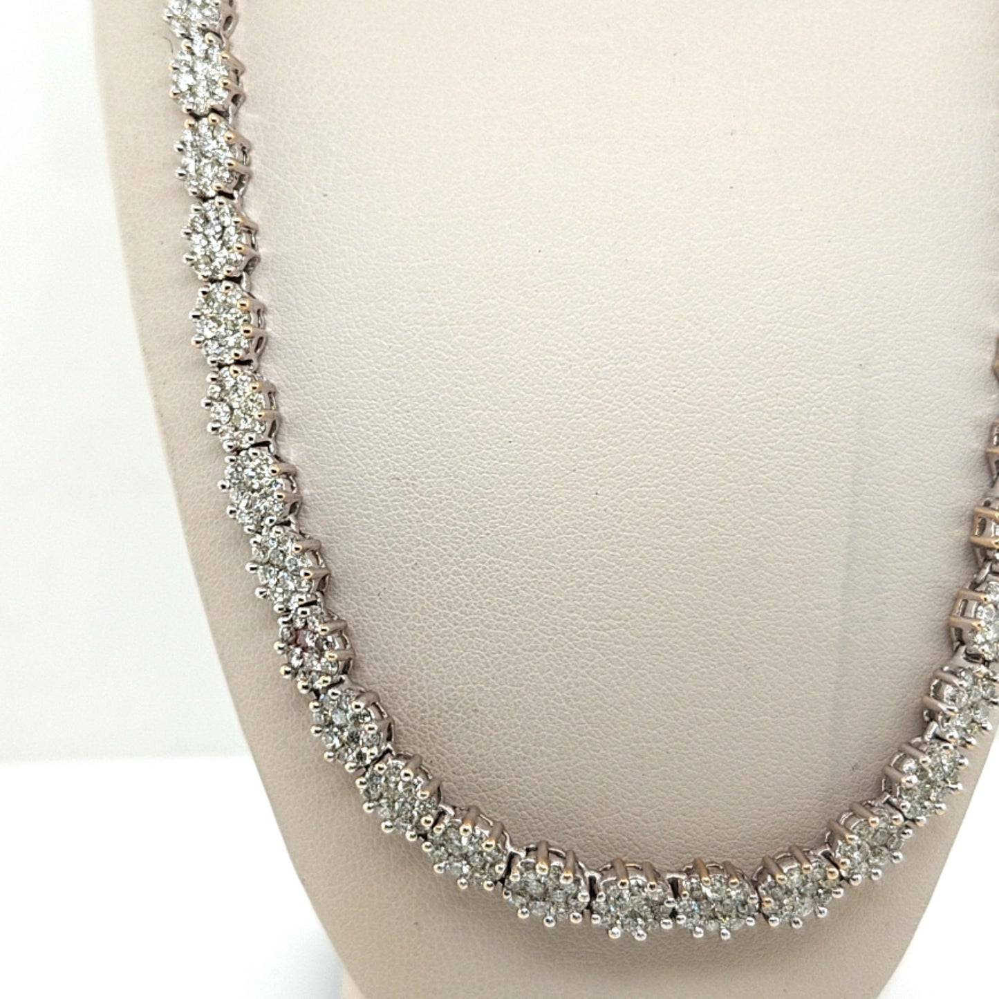 DIAMOND CLUSTER NECKLACE WHITE GOLD 15.26CT