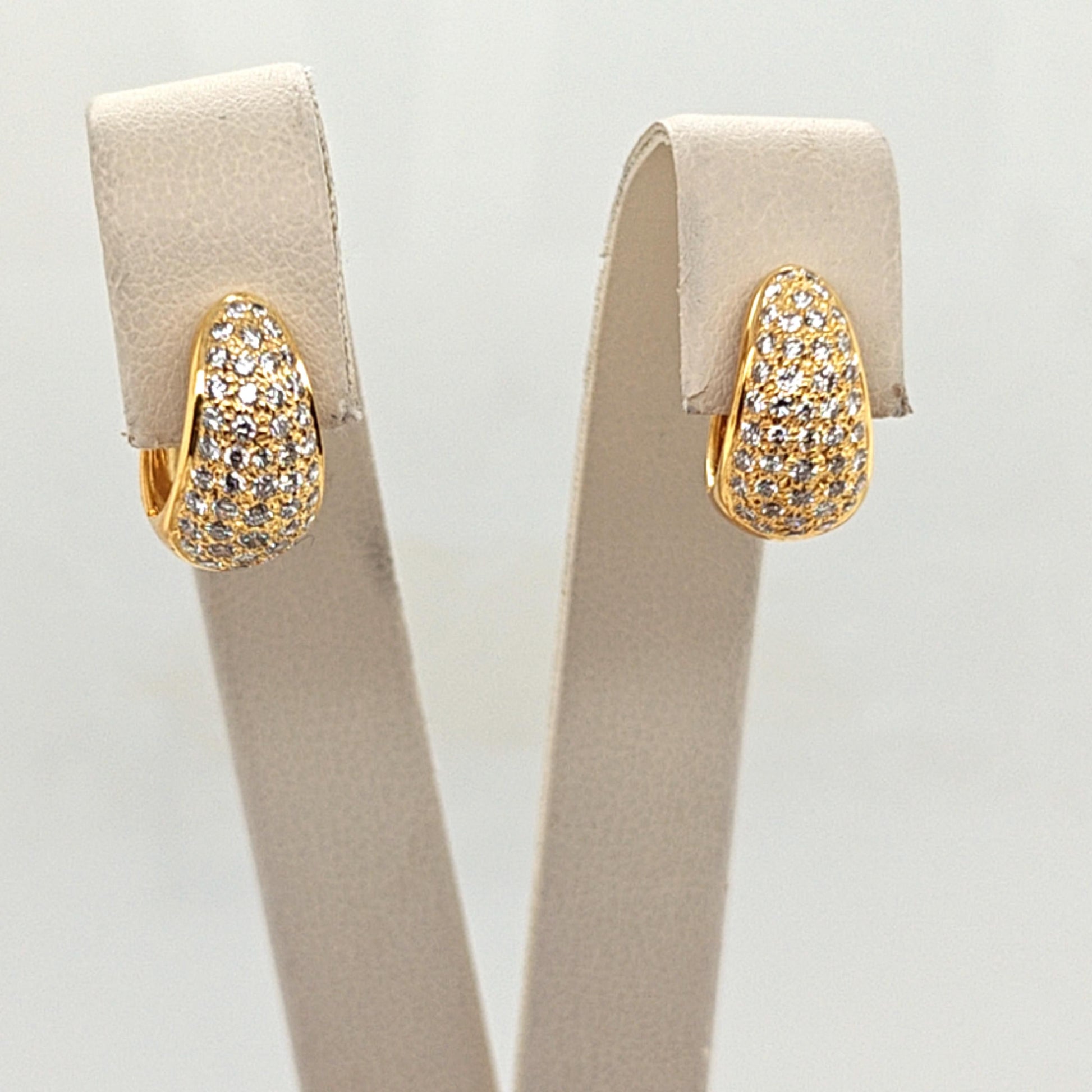 DIAMOND HUGGIE EARRINGS YELLOW GOLD 1.65CT