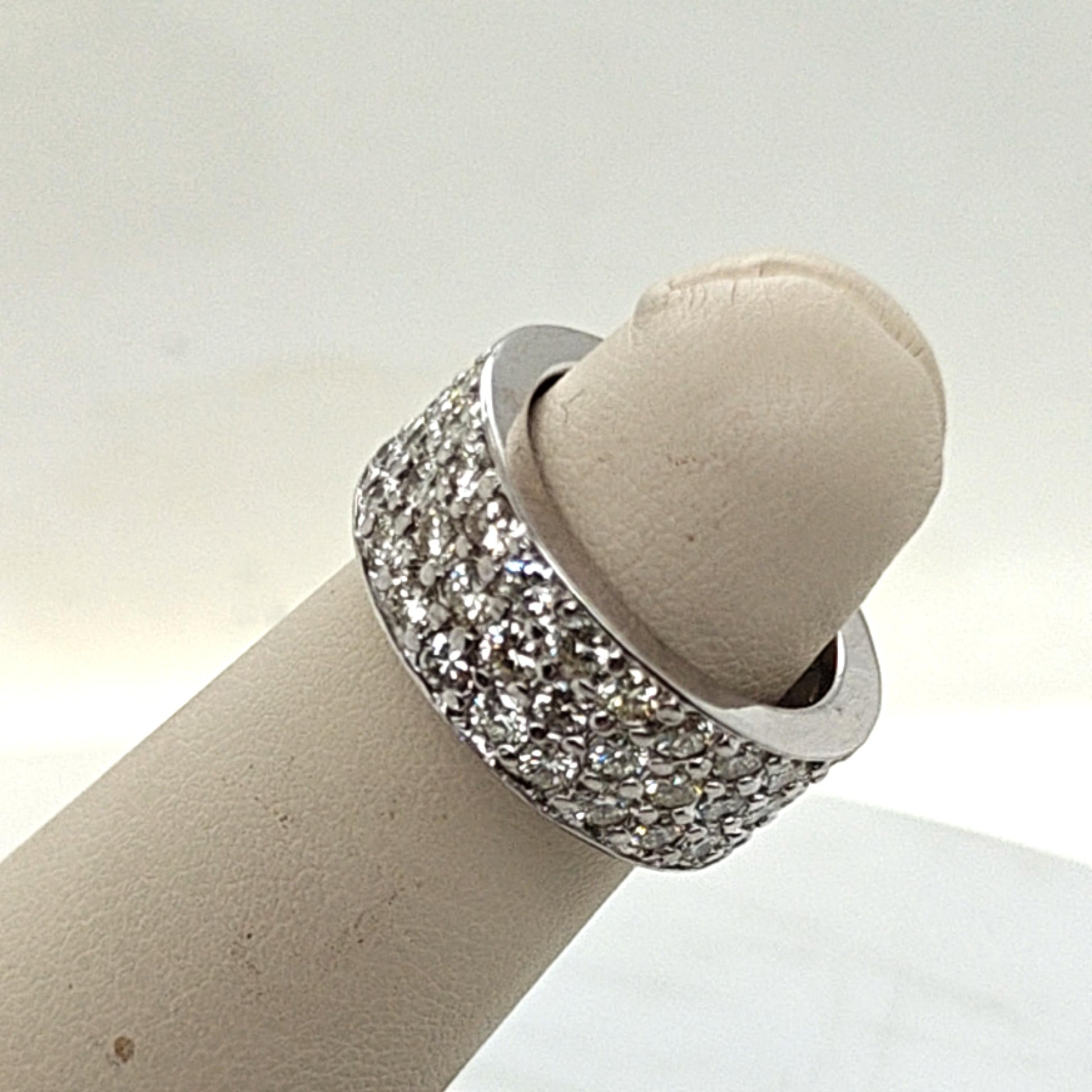 ETERNITY BAND 3 ROWS OF PAVE DIAMONDS WHITE GOLD 3.65CT