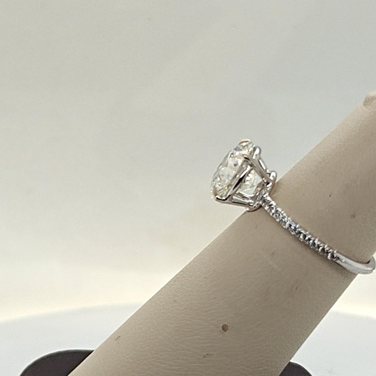 DIAMOND ENGAGEMENT RING 3.06CT GIA J-VS1 WHITE GOLD
