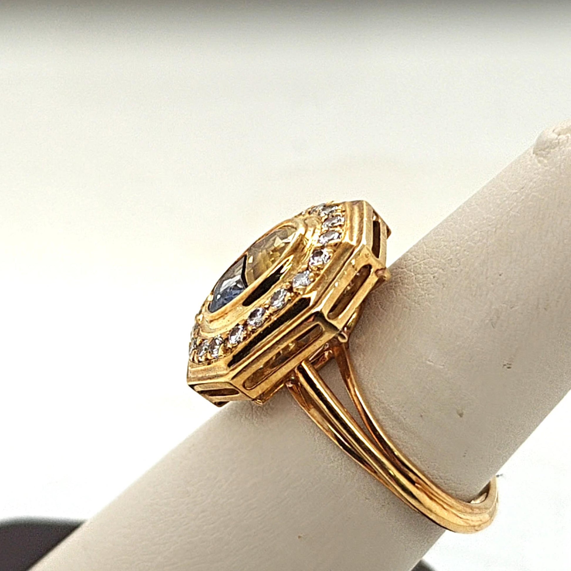 YELLOW AND BLUE SAPPHIRE DIAMOND RING YELLOW GOLD