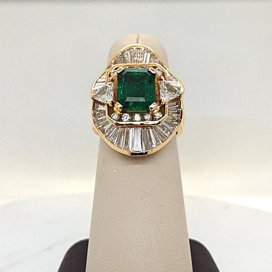 EMERALD AND DIAMOND COCKTAIL RING YELLOW GOLD