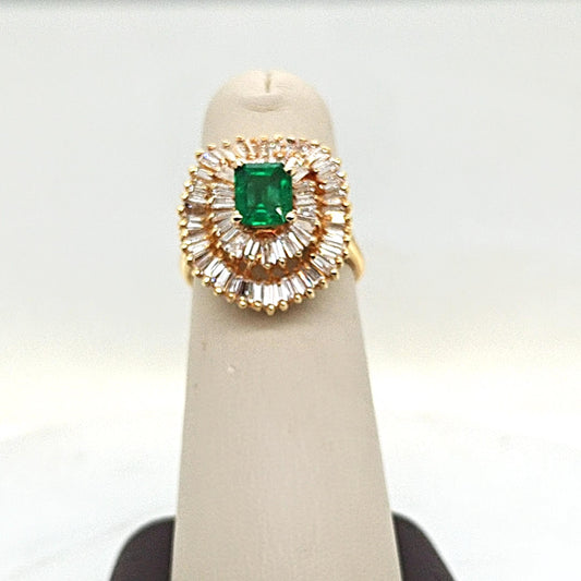 EMERALD AND DIAMOND COCKTAIL RING YELLOW GOLD